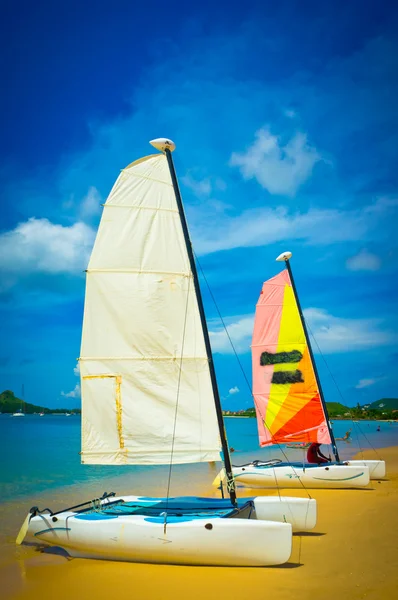 Jacht w wysp karaibskich ocean wybrzeża, saint lucia, — Zdjęcie stockowe