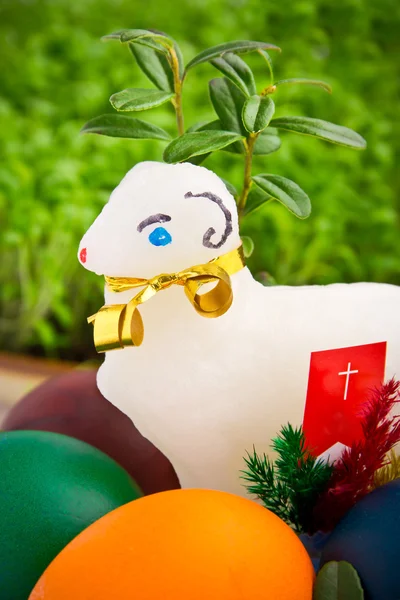 Uova di Pasqua e agnello decorazione — Foto Stock