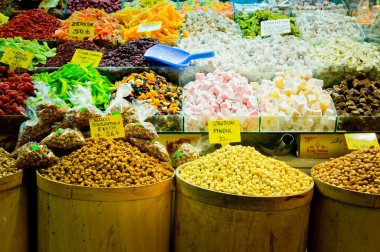 istanbul piyasasında Türkiye'nin çeşitli baharat paket