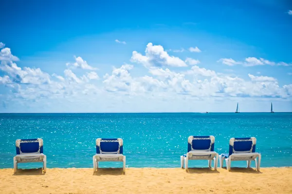 Philipsburg, Saint Maarten, Carribean szigetek gyönyörű strand — Stock Fotó