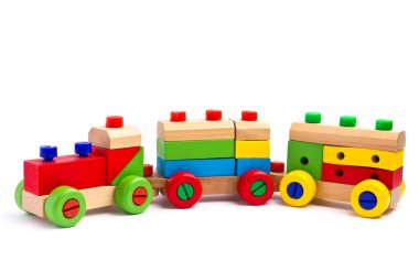 renkli ahşap oyuncak tren izole üzerinde beyaz arka plan