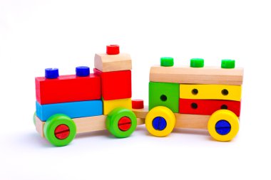 renkli ahşap oyuncak tren izole üzerinde beyaz arka plan