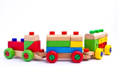 renkli ahşap oyuncak tren izole üzerinde beyaz arka plan