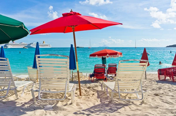 Prachtig strand in philipsburg, saint martin, Caribische eilanden — Stockfoto