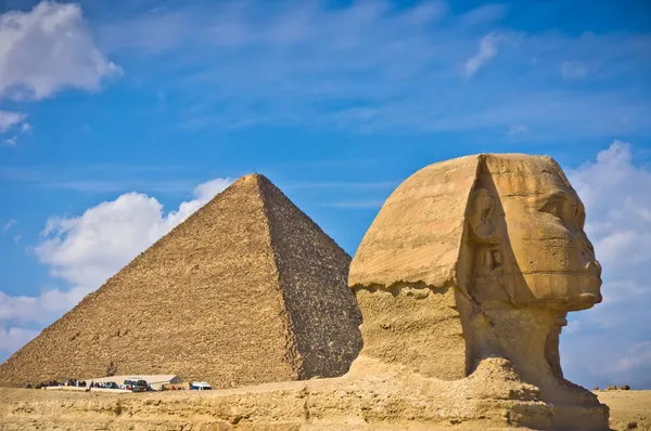 Piramide van Chefren en grote Sfinx in giza, Egypte — Stockfoto