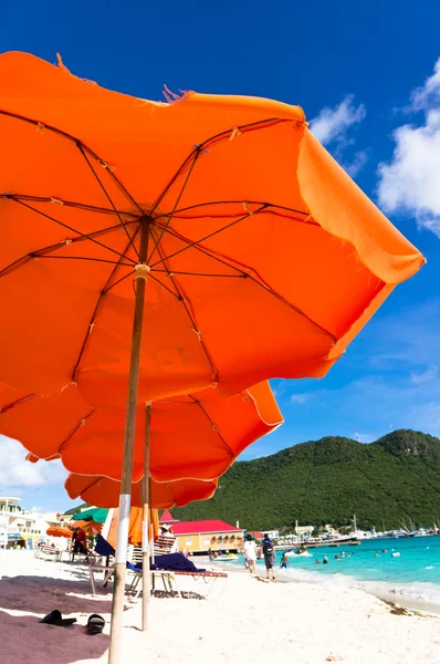 Schöner strand in philipsburg, saint martin, karibische inseln — Stockfoto