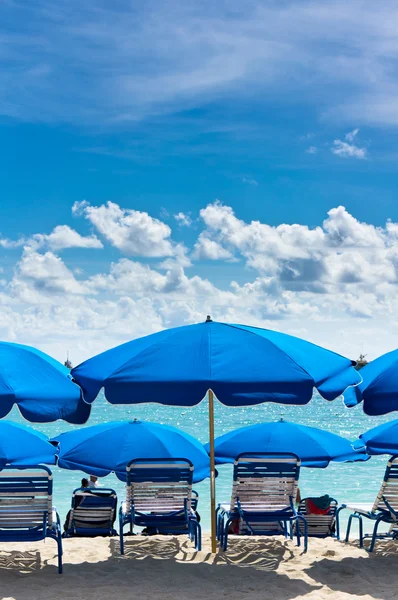 Schöner strand in philipsburg, saint martin, karibische inseln — Stockfoto