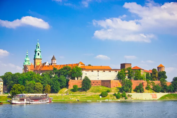 Hermoso castillo medieval de Wawel, Cracovia, Polonia — Foto de Stock