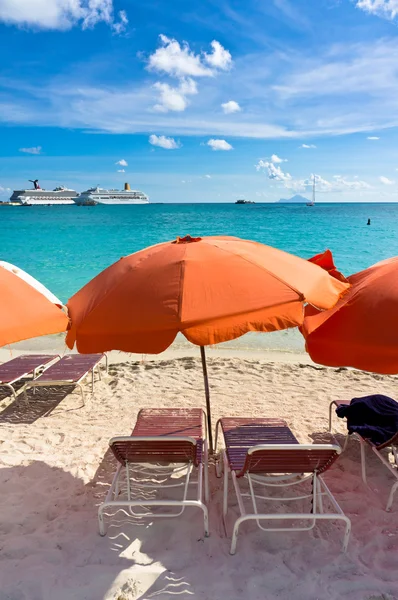 Beautiful beach in Philipsburg, Saint Martin, Carribean Islands — Stock Photo, Image