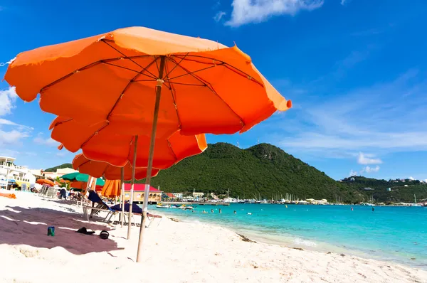 Prachtig strand in philipsburg, saint martin, Caribische eilanden — Stockfoto