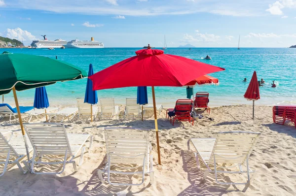 Nádherná pláž v philipsburg, Svatý martin, karibské ostrovy — Stock fotografie