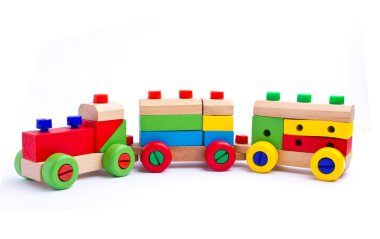 renkli ahşap oyuncak tren izole üzerinde beyaz arka plan