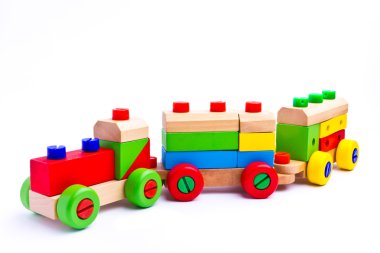 renkli ahşap oyuncak tren izole üzerinde beyaz arka plan