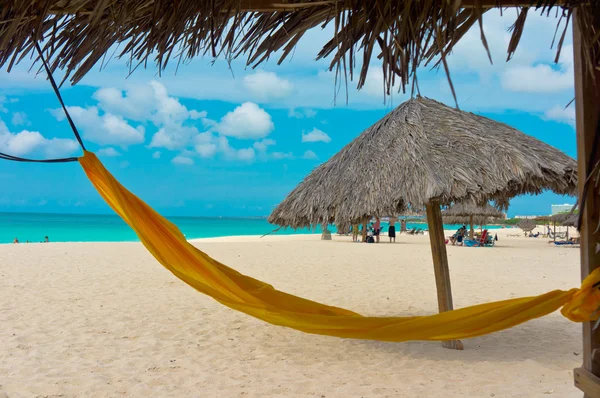 Bellissima spiaggia ad Aruba, Isole dei Caraibi, Piccole Antille — Foto Stock