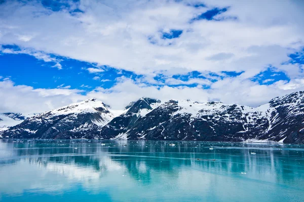 Glacier Bay en Montañas en Alaska, Estados Unidos — Foto de Stock