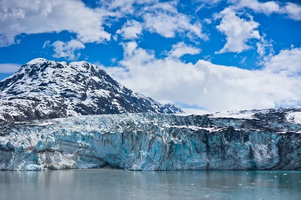 Glacier bay w górach w alaska, Stany Zjednoczone Ameryki — Zdjęcie stockowe