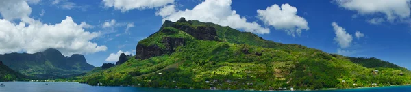 Paradise view of Moorea Islands, Cook 's Bay, French Polynesia — стоковое фото