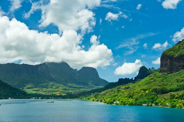 Raj widok moorea wyspy, zatoki kucharza, Polinezja Francuska — Zdjęcie stockowe