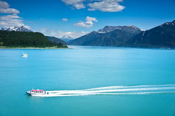 Hermosa vista de la ciudad de Haines cerca de Glacier Bay, Alaska, EE.UU. — Foto de Stock