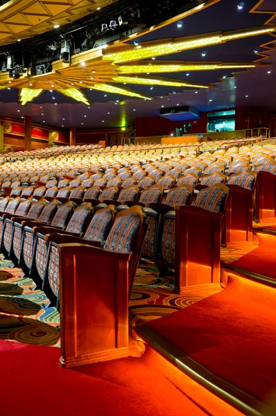 우아한 전통적인 극장 홀의 아름 다운 보기 — 스톡 사진