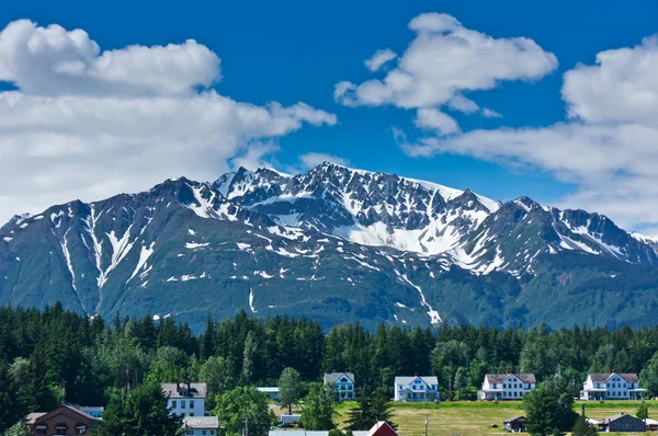 Piękny widok, haines City w pobliżu glacier bay, alaska, Stany Zjednoczone Ameryki — Zdjęcie stockowe