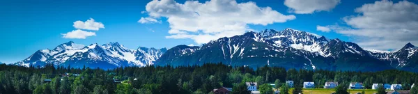 Schöne Aussicht auf haines Stadt in der Nähe Gletscherbucht, alaska, usa — Stockfoto