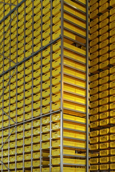 Yellow crates tower — Stock Photo, Image