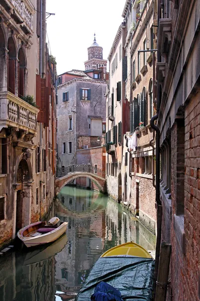 Venetiansk kanal street — Stockfoto