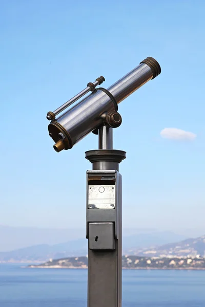 硬貨によって作動させる望遠鏡 — ストック写真