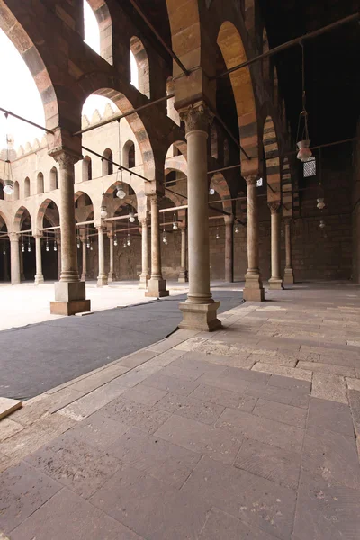 Мечеть arcaded коридор — стокове фото