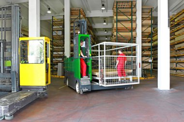 Side loader forklift