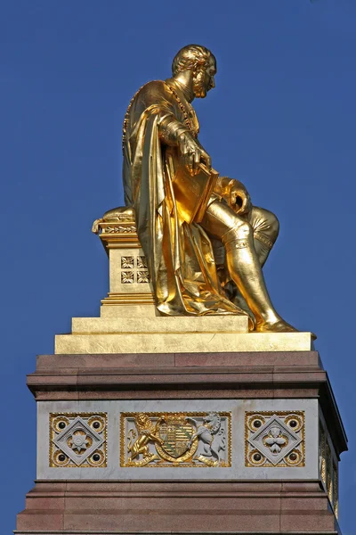 Goldene Statue — Stockfoto