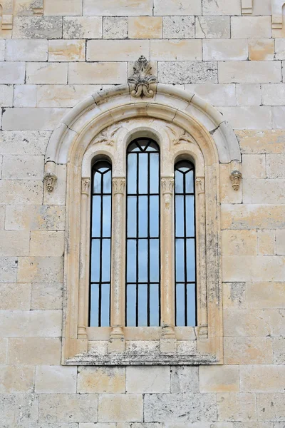 Окна церкви — стоковое фото
