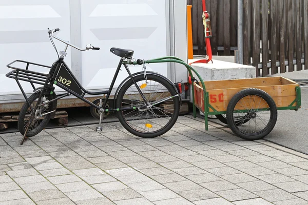 Грузовой велосипед — стоковое фото