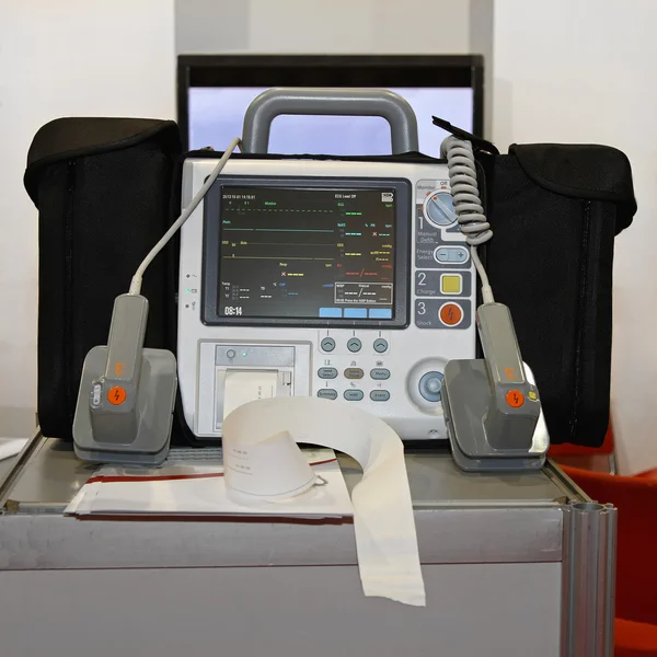 Defibrillatore e monitor — Foto Stock