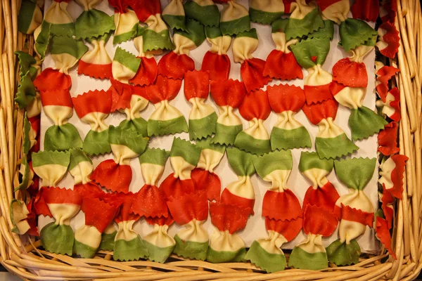 Pasta nel cestino — Foto Stock