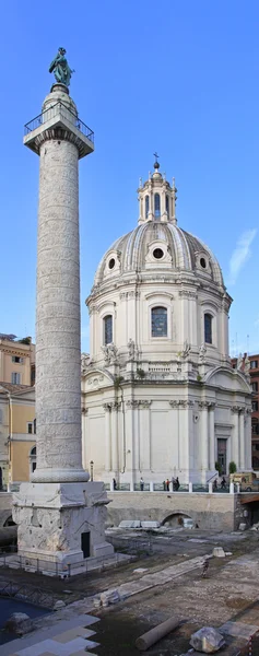 Colonna e Chiesa — Foto Stock