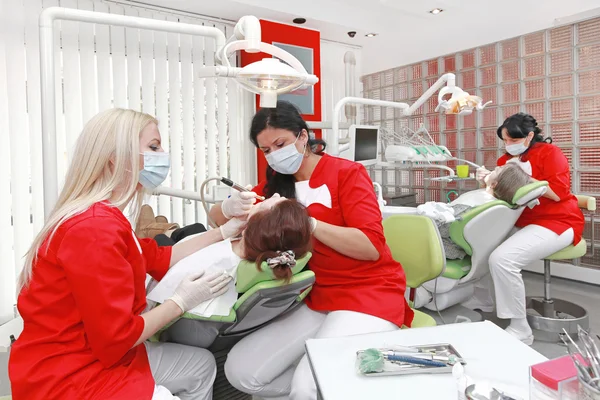 Dentistas en el trabajo —  Fotos de Stock