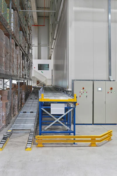 Conveyor in warehouse — Stock Photo, Image