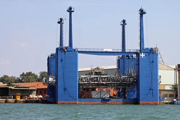 Суднобудівний завод dock платформи — стокове фото
