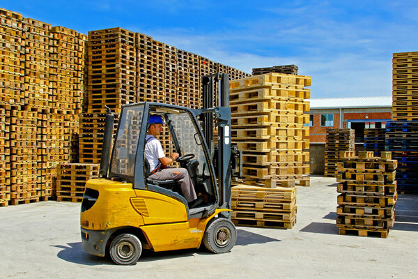 Pallet forklift