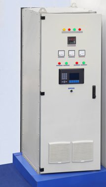 Endüstriyel voltaj regülatörü