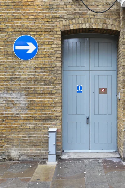 Big doors — Stock Photo, Image