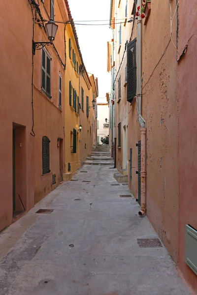 Narrow street Saint Tropez — Stock Photo, Image