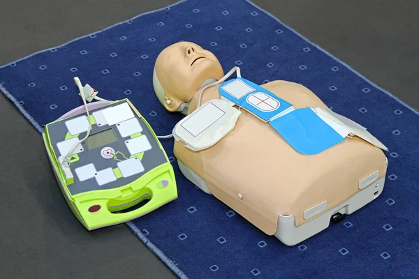 En düşük AED kukla — Stok fotoğraf