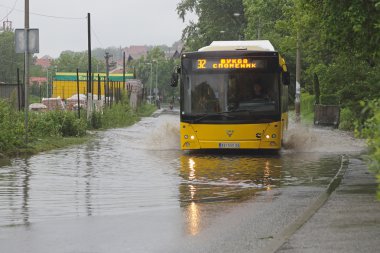 Otobüste sel