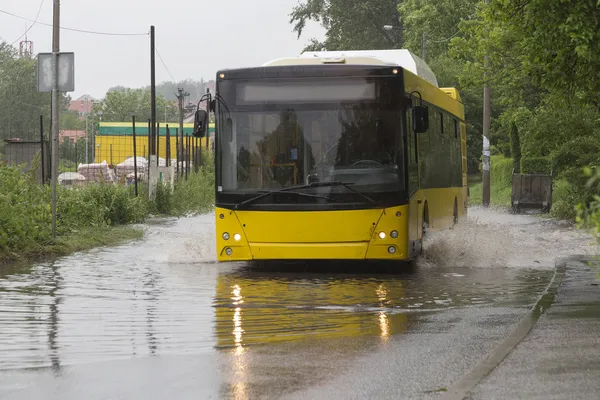 Bus in flood — Stock Photo, Image