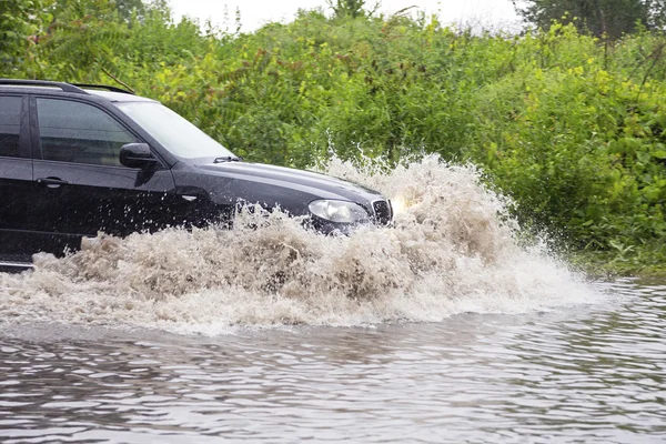 Vehicle in flood — Stock Photo, Image