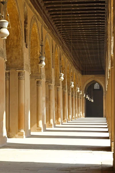 Mosque courtyard corridor — Stock Photo, Image