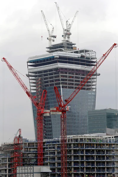 Gökdelen inşaat Londra — Stok fotoğraf